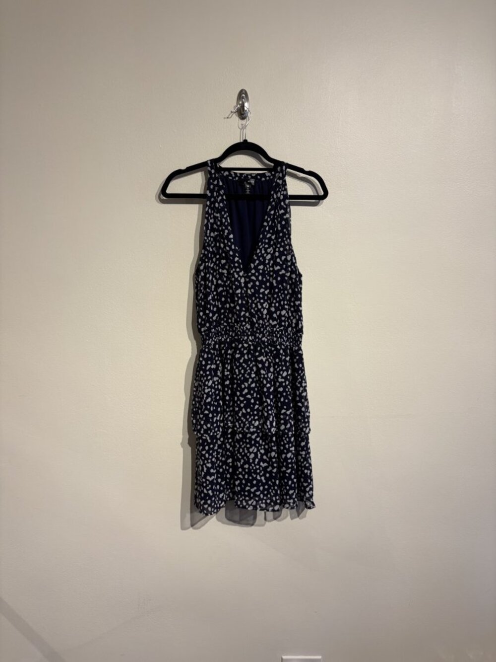 AQUA Navy White Abstract Print Sleeveless Smocked Waist Tiered Dress